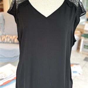 BANANA REPUBLIC Lace trimmed top. Very sleek